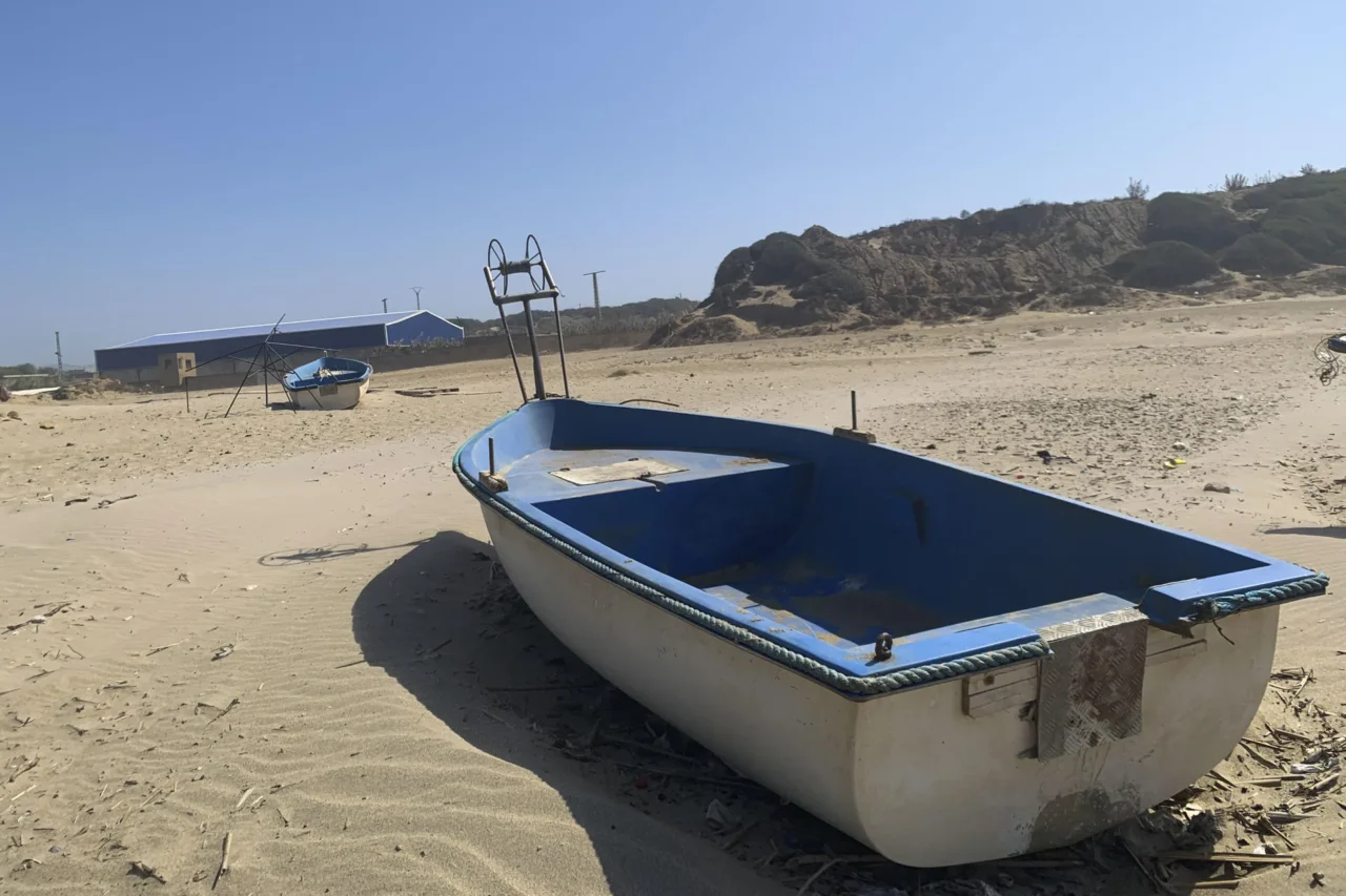 Embarcaciones varadas en la playa de Baleares