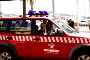 Vehículo de bomberos de Ibiza en intervención tras el temporal