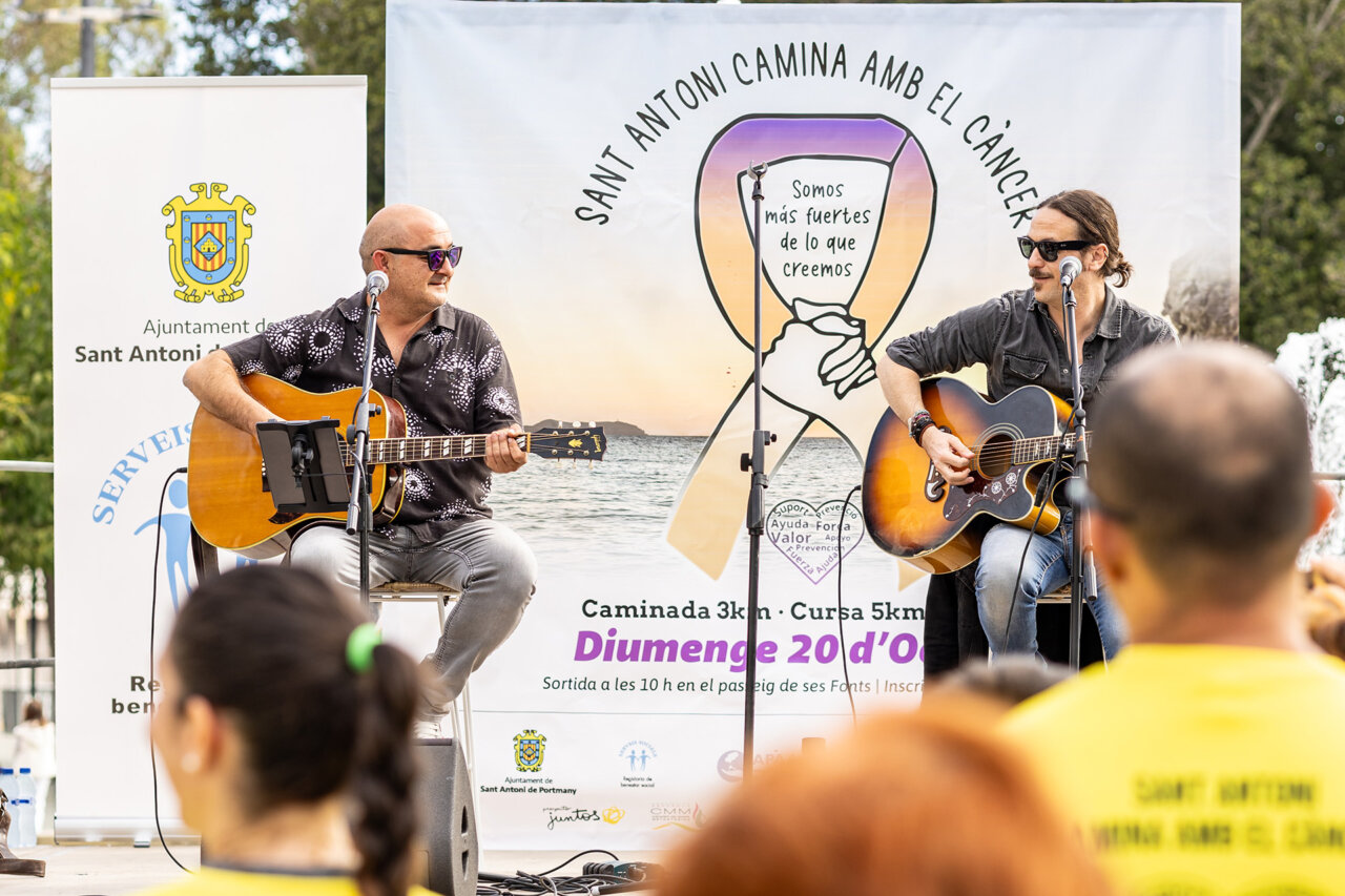 Músicos en el evento Camina amb el Càncer en Sant Antoni