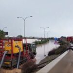 El operativo de la UME en la carretera al aeropuerto de Ibiza: sin previsi&oacute;n para la reapertura del tr&aacute;fico