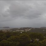 Vista de Ibiza con nubes oscuras y lluvia inminente.