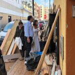 Conseller de empresa visitando negocios afectados por inundaciones en Ibiza