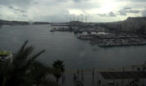 Vista del puerto de Ibiza durante la DANA Alice con nubes oscuras