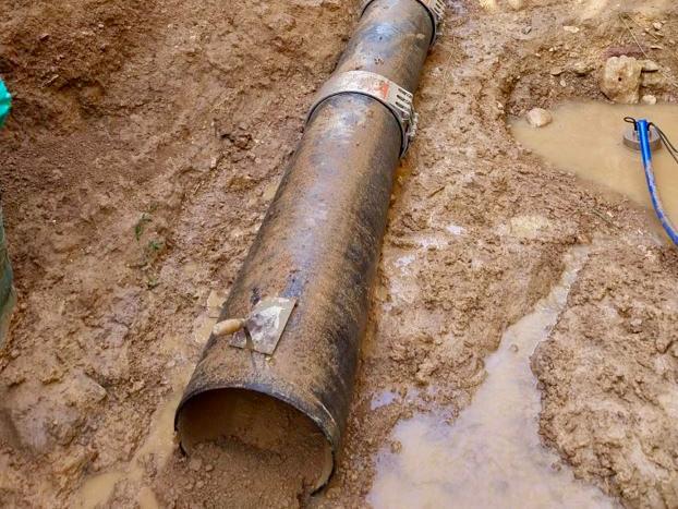 Tubería dañada en la obra de la desaladora de Santa Eulària