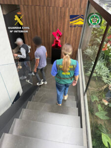 Agentes de la Guardia Civil en operaci&oacute;n contra el narcotr&aacute;fico en Ibiza