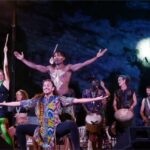 Actuación en el Festival Fantasia Art Pop Up en Ibiza con bailarines y músicos.