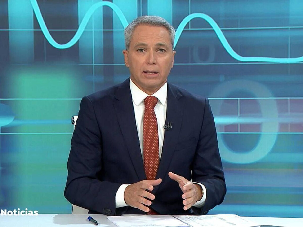 Vicente Vallés hablando sobre política en una entrevista reciente.