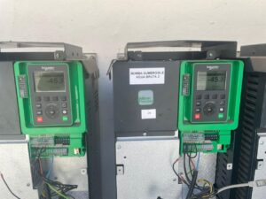 Controles de la bomba sumergible en la estación de bombeo del puerto de Ibiza