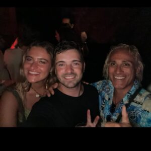 Grupo de amigos en Ushuaia Ibiza con Martin Garrix y Dennis Deltoro