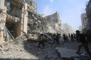 Imagen de archivo de escombros tras bombardeos israelíes en Gaza