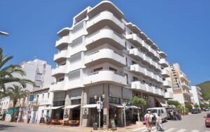 Hotel de cinco estrellas en venta en Santa Eulària, Ibiza.