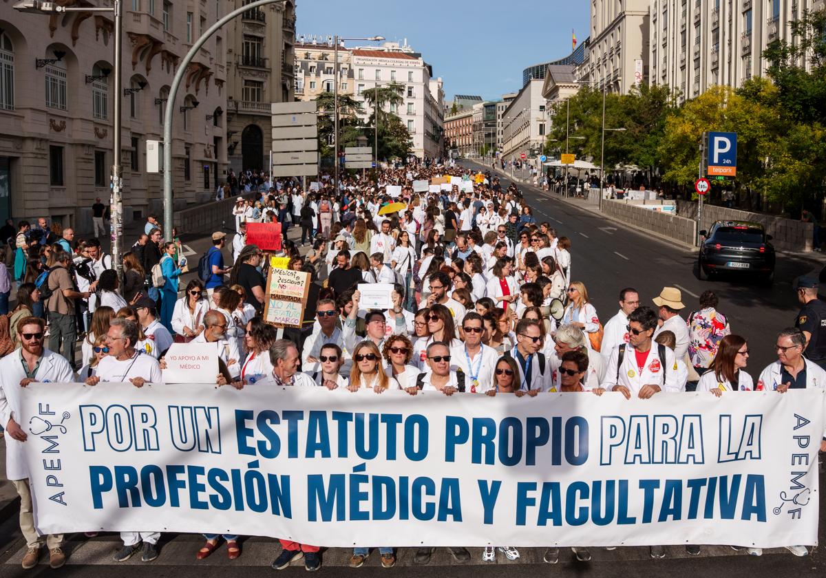Manifestaci&oacute;n de m&eacute;dicos en Madrid pidiendo un estatuto propio