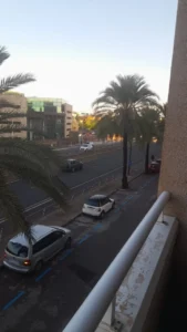Coches circulando por la E10 de Ibiza.