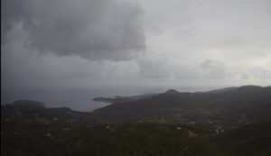 Vista de Cala Tarida con nubes y lluvia durante la DANA Alice en Ibiza