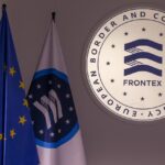 Logo de Frontex junto a banderas de la Unión Europea