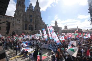 Decenas de personas durante la manifestación 'Galicia con Palestina', a 5 de octubre de 2025, en Santiago de Compostela, A Coruña, Galicia