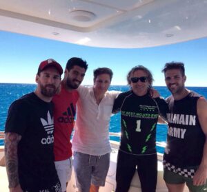 Mojitoman con celebridades en un yate en Ibiza