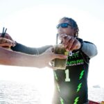 De Maradona a Messi pasando por DiCaprio: la fascinante historia de un argentino que sobrevive emergiendo del mar para servir mojitos en Ibiza