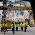 Policías en el Oktoberfest de Múnich tras una amenaza de explosivos.