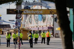 Polic&iacute;as en el Oktoberfest de M&uacute;nich tras una amenaza de explosivos.