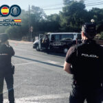 Agentes de la Policía Nacional en Ibiza durante un operativo policial