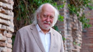 Retrato del escritor húngaro László Krasznahorkai, ganador del Nobel 2025.