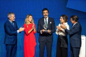 Juan del Val recibiendo el Premio Planeta 2025 en una gala literaria