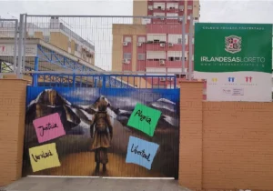 Puerta del colegio Irlandesas de Loreto en Sevilla