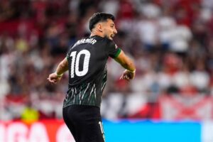 El delantero del Elche CF Rafa Mir, ante el Sevilla FC