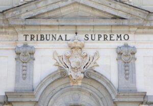 Detalle de la fachada del Tribunal Supremo en España