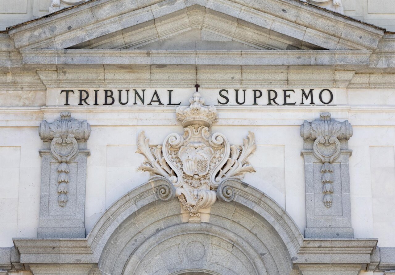 Detalle de la fachada del Tribunal Supremo en España