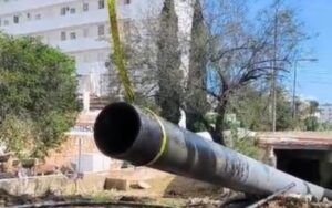 Tubo gigante encontrado en la arqueta de Ibiza durante limpieza