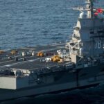 Vista aérea del portaaviones USS Gerald R. Ford en el mar