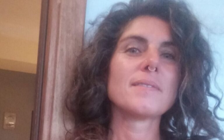 Virginia, mujer que lanza colecta para cirugía urgente en Ibiza.