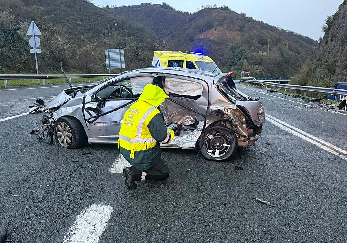 La Guardia Civil en el accidente en Bera