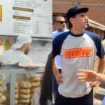 Ibai Llanos sorprende en Lima: prueba el pan con chicharr&oacute;n y su reacci&oacute;n se hace viral