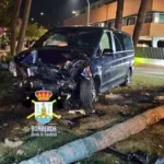 Las imágenes del accidente de Cayetano Rivera en Sevilla: así quedó la rotonda tras el impacto