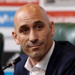 Se revela qui&eacute;n fue la persona que atac&oacute; a Luis Rubiales en la presentaci&oacute;n de su libro