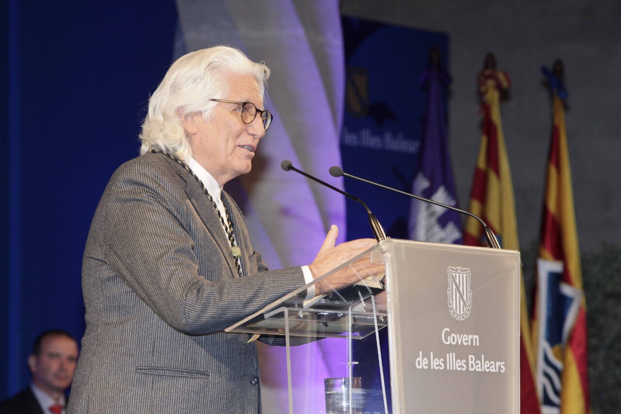El presidente ejecutivo de Iberostar, Miquel Fluxà Rosselló, agradeciendo la concessión de la Medalla de Oro 2014