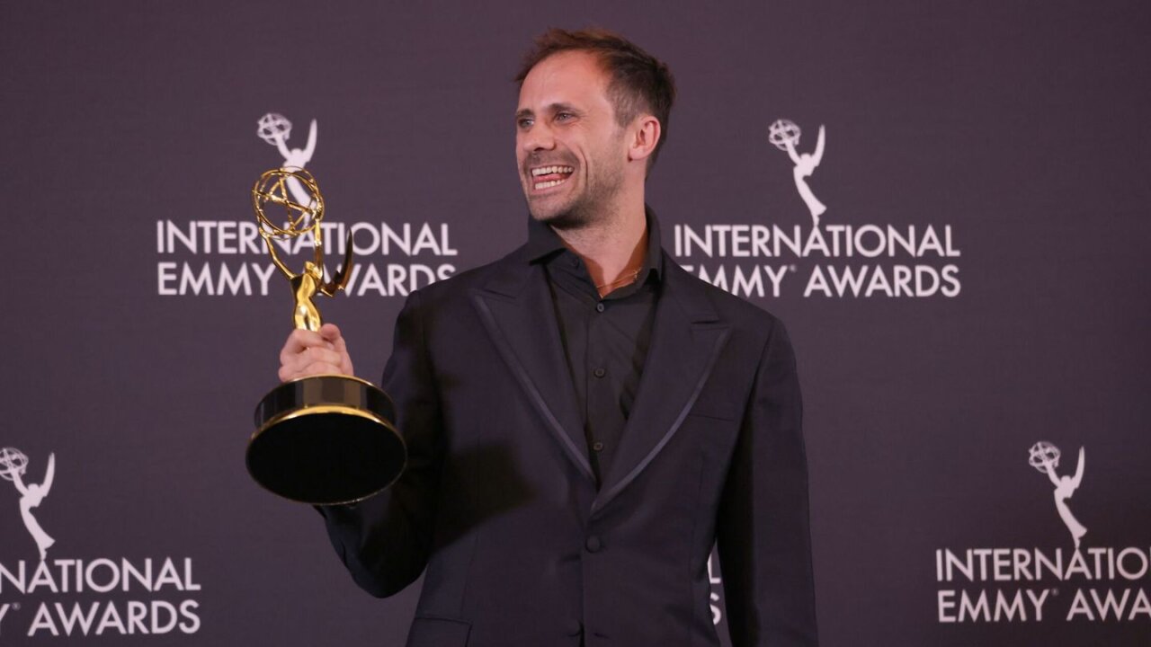 Oriol Pla es el primer español en ganar el Emmy Internacional a mejor actor
