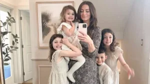 Melissa Mae Carlton junto a sus hijas