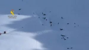 Operativo de b&uacute;squeda tras el alud registrado en el pico Tablato, en Panticosa, que tuvo un saldo de tres v&iacute;ctimas mortales