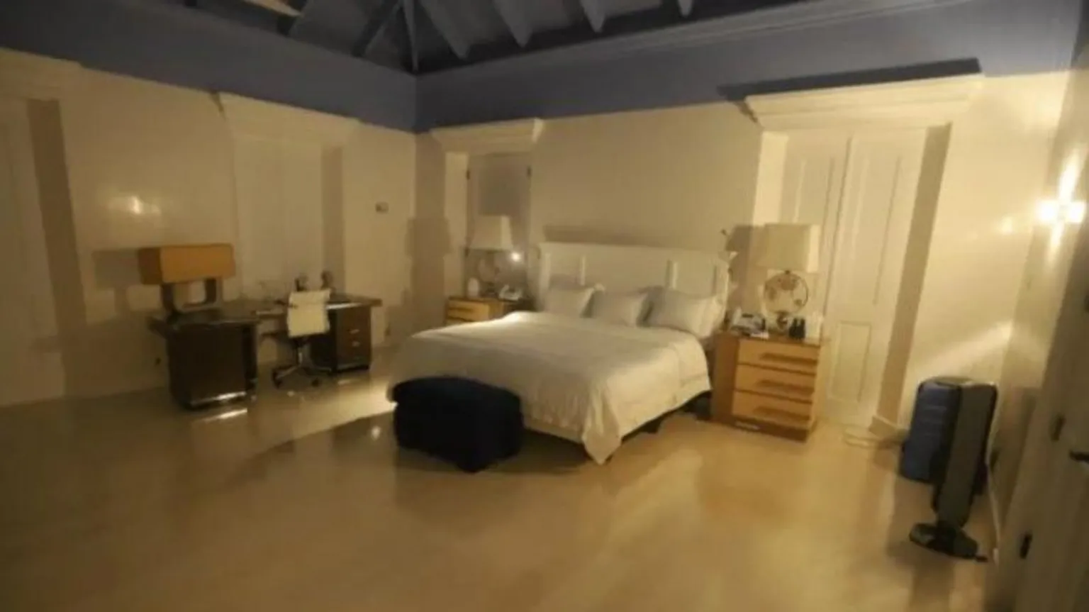 Jeffrey Epstein's unpublished photos of the island.