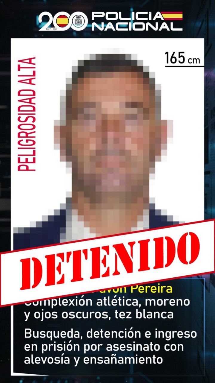 Cartel con la foto del fugado, ya detenido.