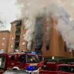 Incendio en Toledo: un vecino de 52 años y dos policías hospitalizados tras el fuego en un bloque de pisos