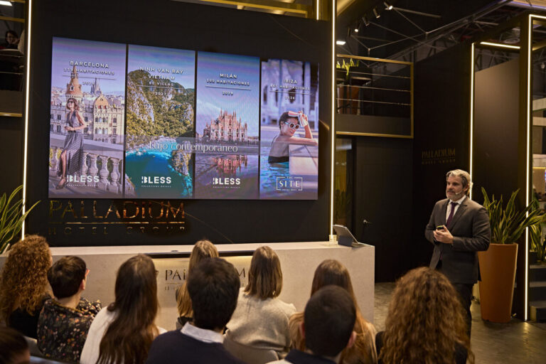 Jes&uacute;s Sobrino, CEO de Palladium Hotel Group, presenta en FITUR las aperturas previstas del grupo