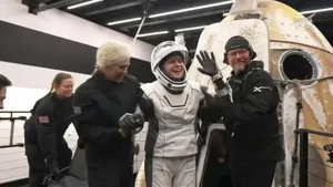 La astronauta de la NASA Zena Cardman, saliendo de la c&aacute;psula