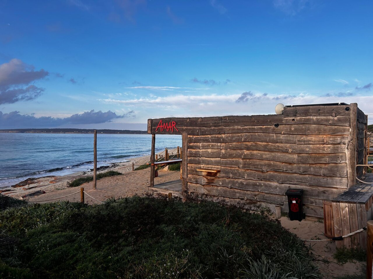 Amar, otro de los chiringuitos que no ha desmontado