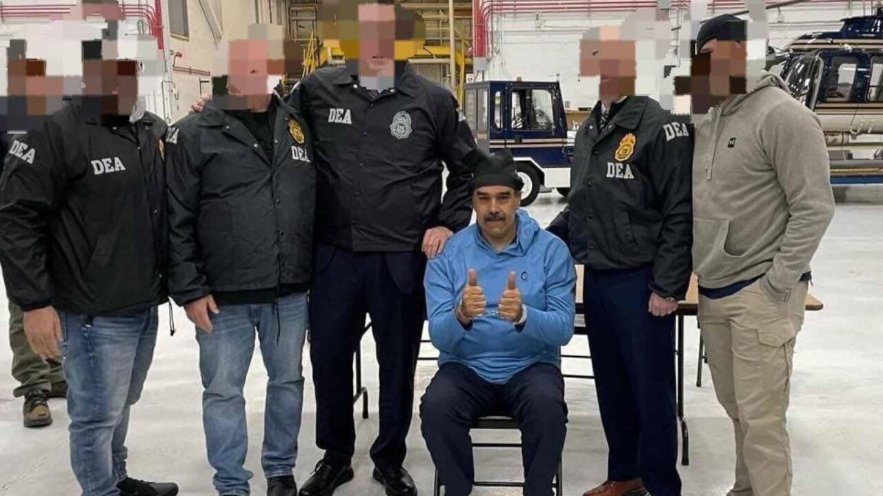 Maduro junto agentes de al DEA.