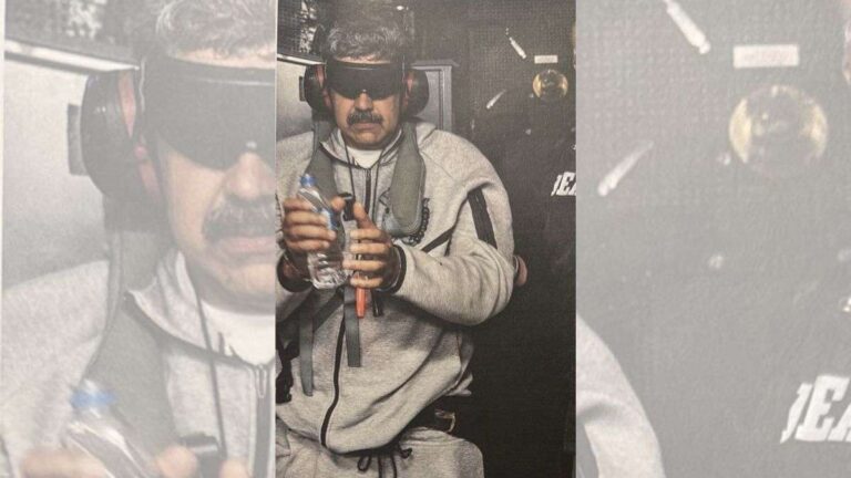 Maduro detenido, esposado en el interior de un buque de guerra de Estados Unidos.